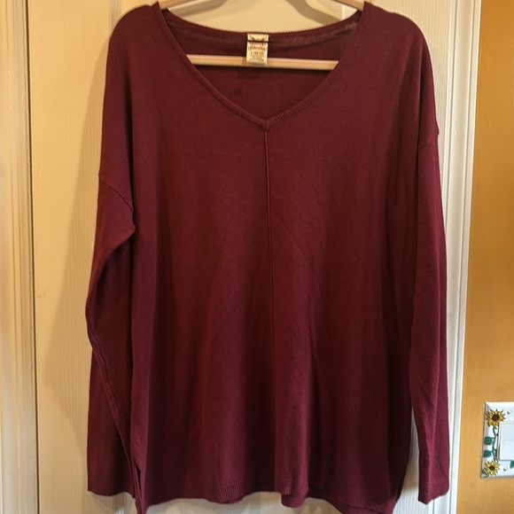 FADED GLORY LIGHT WEIGHT SWEATER BORDEAUX COLOR LONG SLEEVE
SIZE LARGE (12/14) - Picture 3 of 7